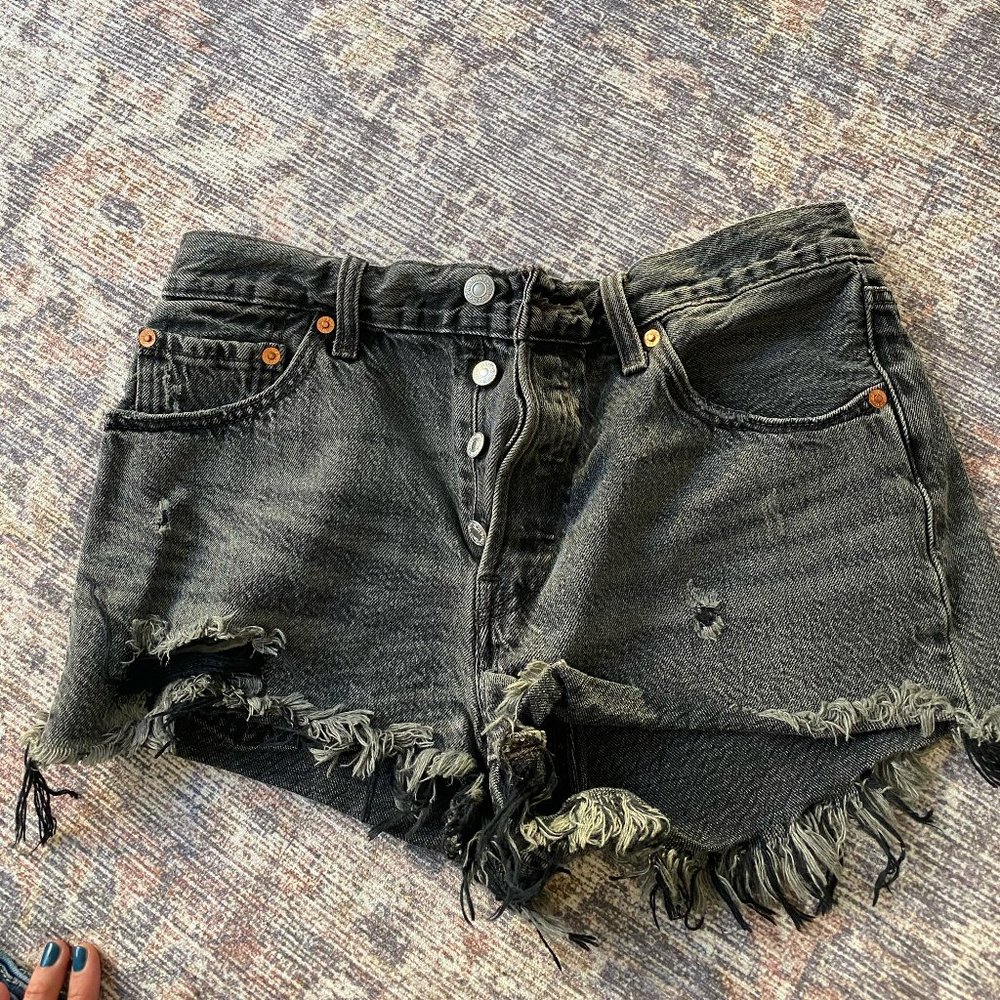 Levi Black Denim Cut Off shorts